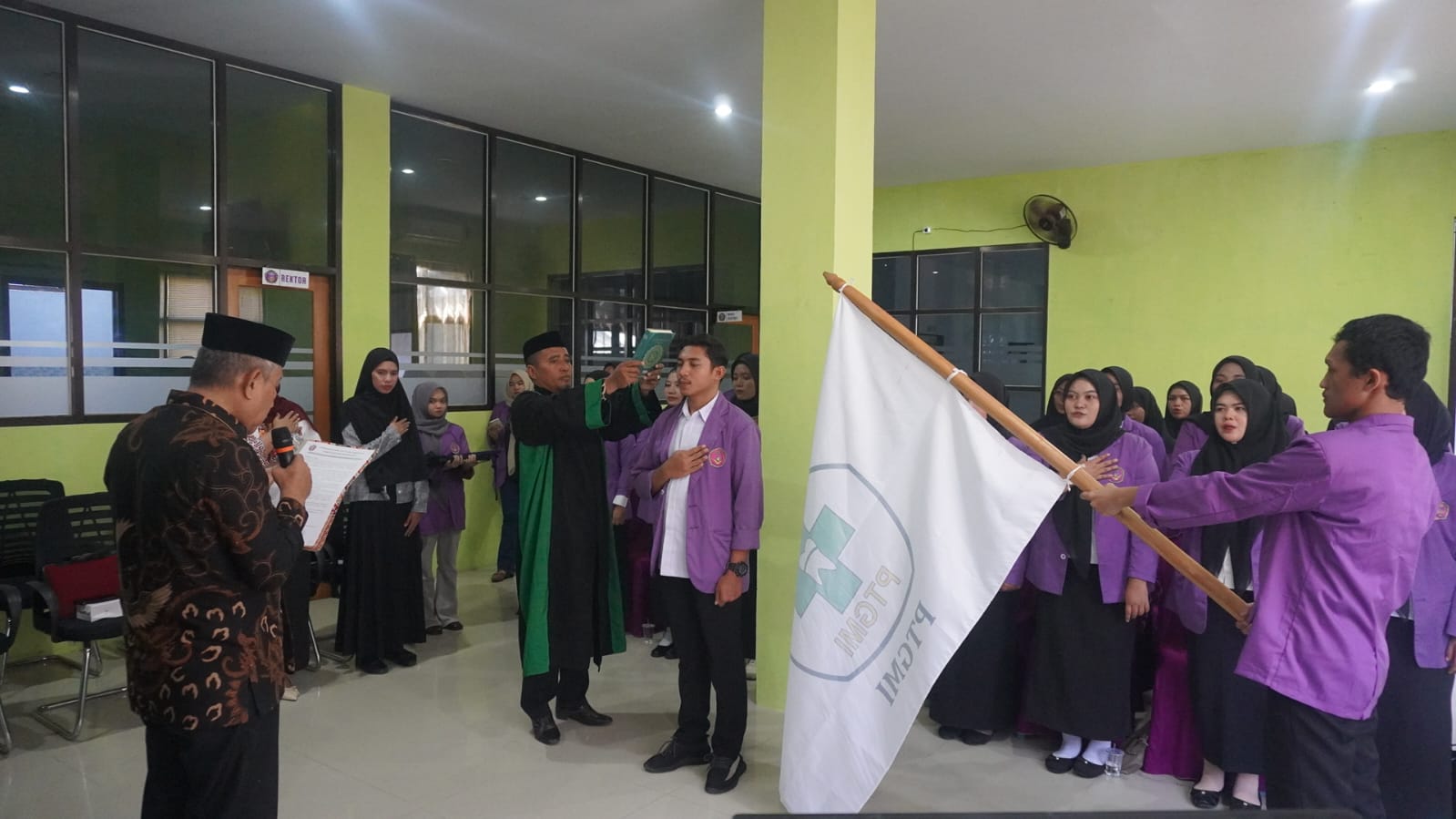 30 Peserta Lulusan Terapi Gigi Universitas Nahdlatul Ulama Gorontalo Jalani Sumpah Profesi